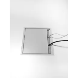 Izvlačna utičnica s kabelskom uvodnicom VERSAFLAP 3x230V / Aluminij