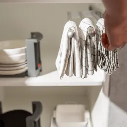 Izvlačna vješalica za ručnike s 3 kraka ARNOLD 440 mm / Aluminij