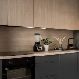 LED svjetlo ispod ormarića s senzorom pokreta KRAUS / Crna mat