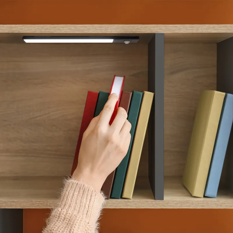 LED svjetlo ispod ormarića s senzorom pokreta KRAUS / Crna mat