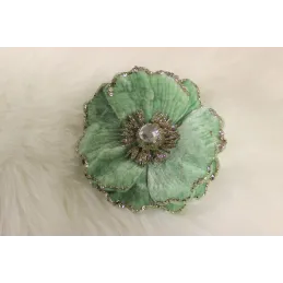 Ukrasni cvijet na kopči MAGNOLIA 140 mm / Zelena baršunasta