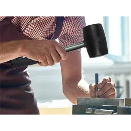 Gumeni čekić / Crna