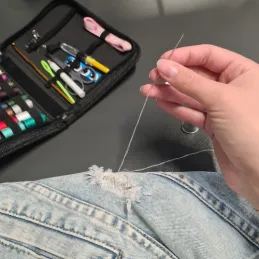 Set za šivanje - 129 kom / Crna