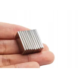 Set od 10 komada visoko-opterećujućih zidnih magneta QUADRA / Krom