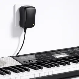 Univerzalni napajanja s 6 priključaka 3-12V + USB / Crna