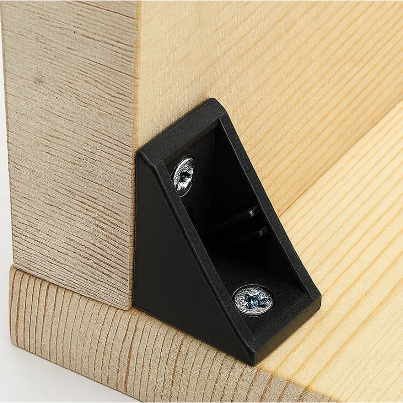 Veliki PVC kutni konektor / Crna