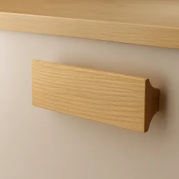 Drvena ručkica HEKTOR / Lakirani hrast