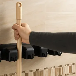 Univerzalna vješalica za metle i mopove / Crna