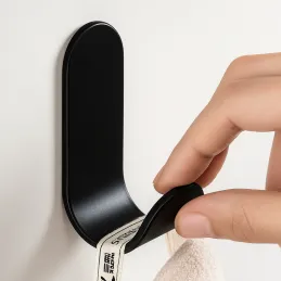 Plastična samoljepljiva vješalica SIX / Crna