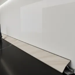 Tesniaca traka EGGER Kamen Calvia pješčano siva / F676