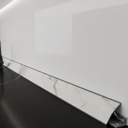 Tesnička letvica EGGER Mramor Kristal / F800