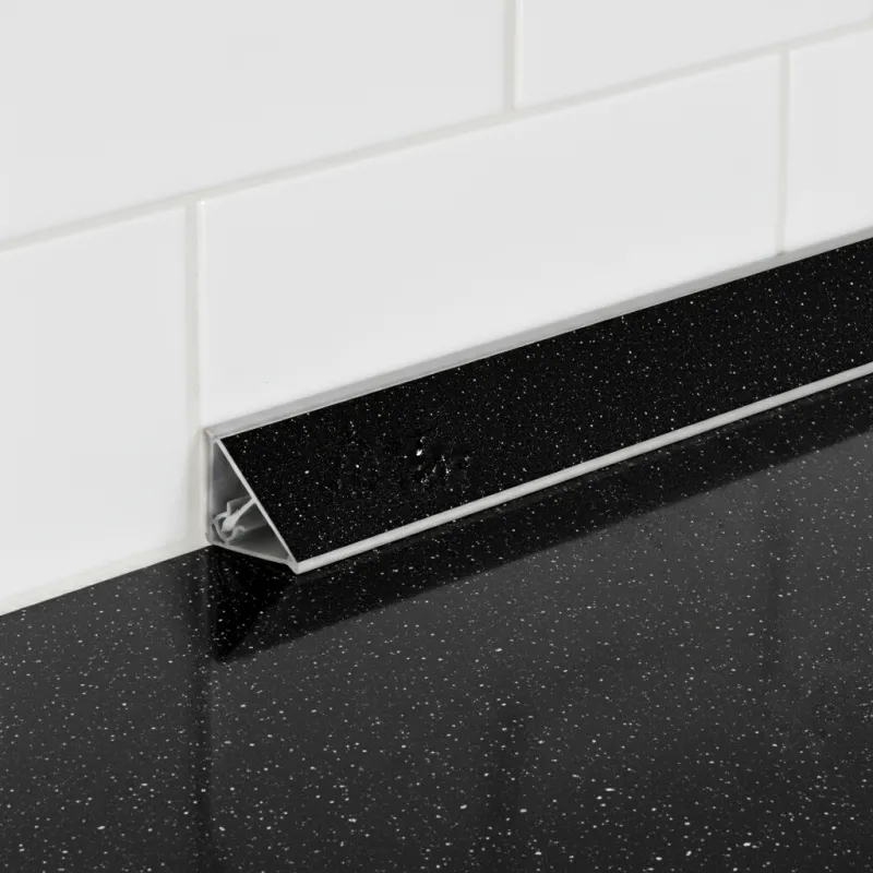 Tesniaca letvica KRONOSPAN K218 GG / Andromeda crna sjajna