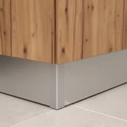 Kutni spoj za kuhinjsku podnožnicu 90° / Brušeni aluminij