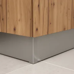 Spojnica za kuhinjsku podnožnicu 90° / Čelik brušena površina