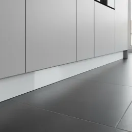 Plastični kuhinjski sokl PAX / sjajna bijela RAL 9016