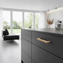 Drvena ručkica NOLA / Lakirani hrast