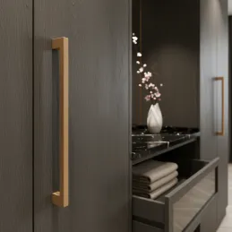 Drvena ručkica NOLA / Lakirani hrast