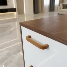 Drvena ručkica MIA / Lakirana jela