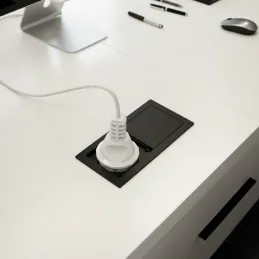 Električna utičnica VersaHit Mono 1 x 230V FRENCH / Crna