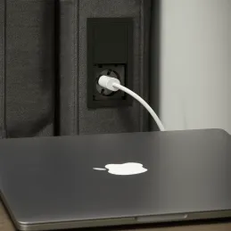 Električna utičnica VersaHit Mono 1 x 230V FRENCH / Crna