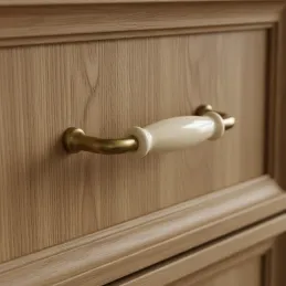 Ručka RAENA / Porculan - zlatna patina