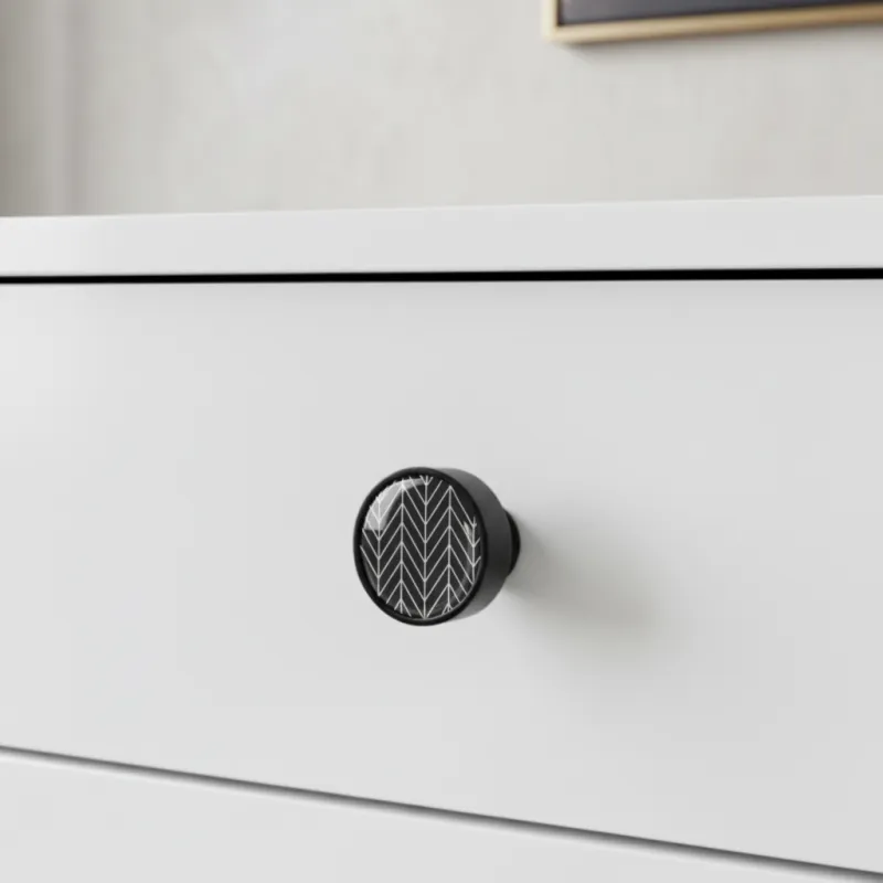 Drvena ručka knopka ARSIA / Crna - motiv crna jela