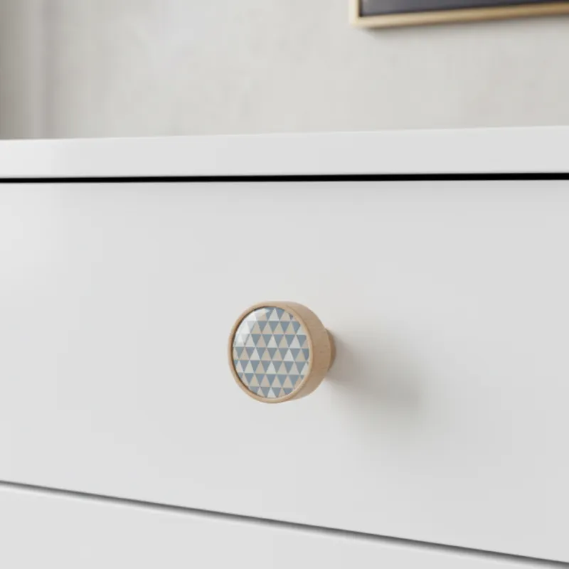 Drvena ručkica knopka ARSIA / Buk - mix trokuta