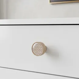 Drvena ručkica knopka ARSIA / Buk - bež trokuti