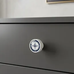 Drvena ručkica knopka ARSIA / Bijela - motiv kompas