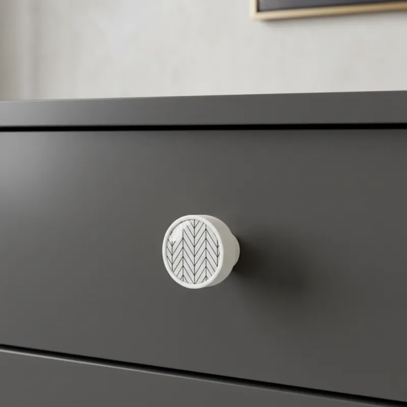 Drvena ručka knopka ARSIA / Bijela - motiv bijele jele