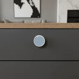 Drvena ručkica knopka ARSIA / Bijela - motiv plava jela