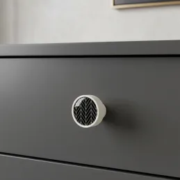 Drvena ručka knopka ARSIA / Bijela - motiv crna jela