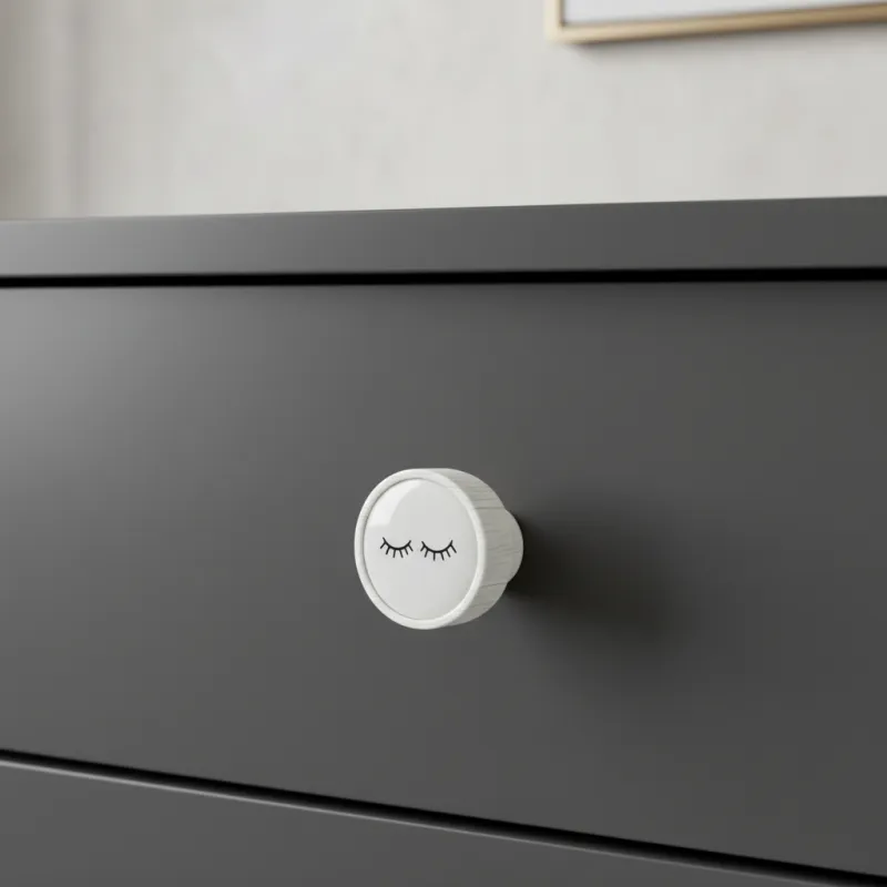 Drvena ručkica knopka ARSIA / Bijela - motiv algi