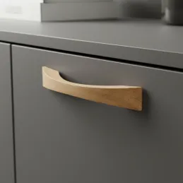 Drvena ručkica GALEOS / Lakirani hrast