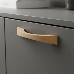 Drvena ručka GALEOS / Lakirani bukva