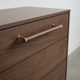 Drvena ručka SOHO / Lakirani orah - zlatna