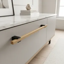 Drvena ručka ALVEA / Lakirani hrast