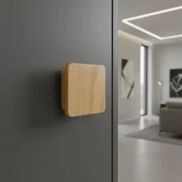 Drvena ručka XANDER / Lakirani hrast