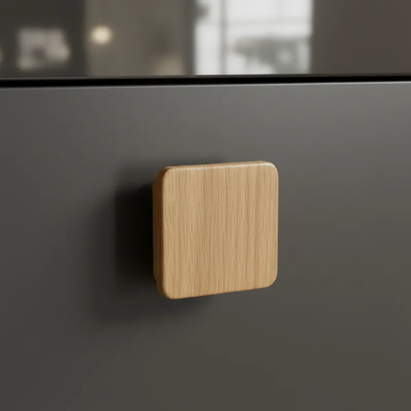 Drvena ručka XANDER / Lakirani hrast