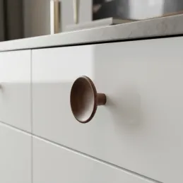 Drvena kvaka RENO / Lakirani orah