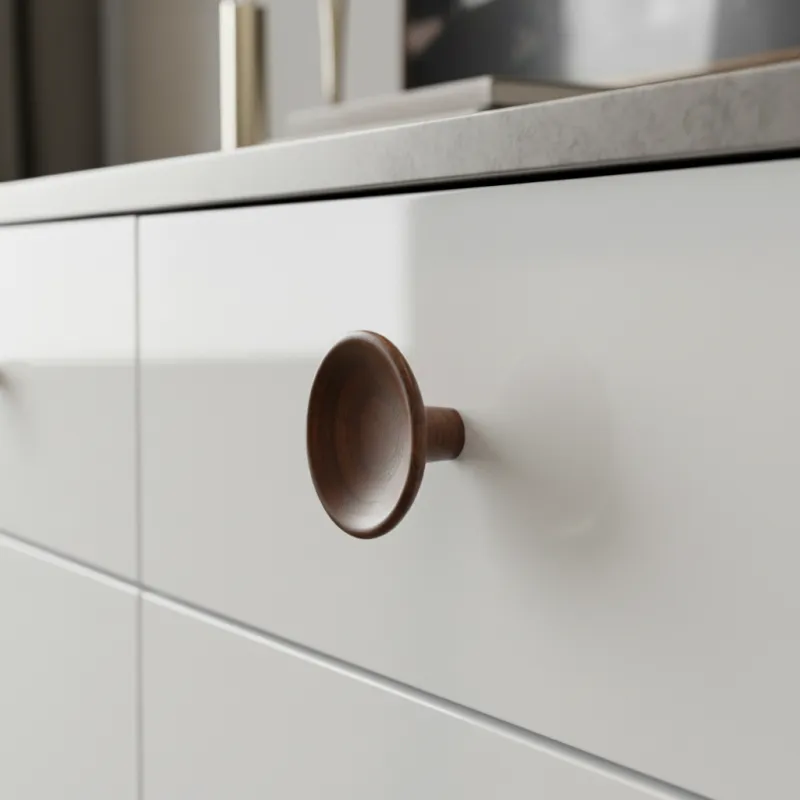 Drvena kvaka RENO / Lakirani orah