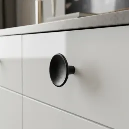 Drvena tipka RENO / Crno lakirana