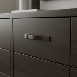 Kožna ručka LEATY / Starosrebrna - smeđa koža