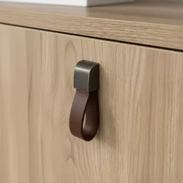 Kožnata ručka gumb LEATY / Starosrebrna - smeđa koža