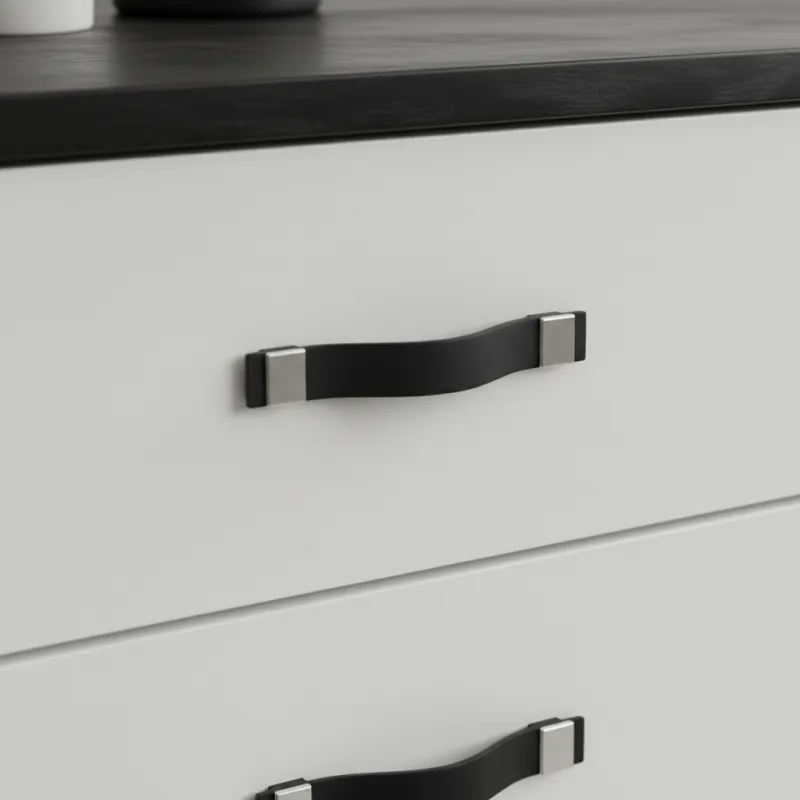 Kožna ručka DALLAS / Crna koža - aluminijski završetak