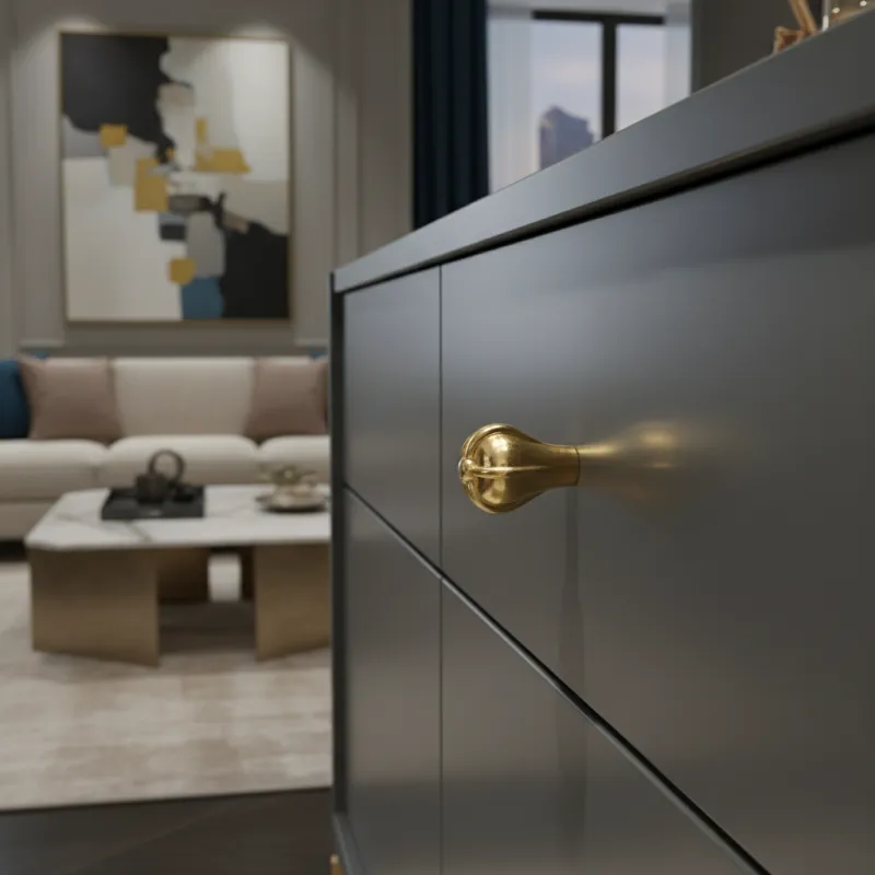 Plastična ručkica knopka CROWN / Zlatna