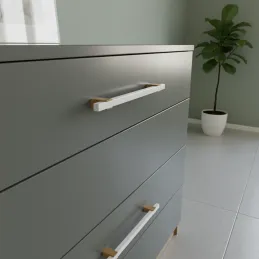 Drvena ručka LEO / Bijela - prirodni hrast