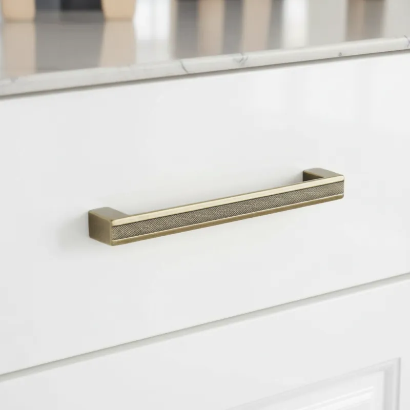 Ručka NEVES / Antički mjed