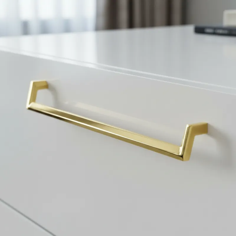 Ručka AMORA / Zlatno sjajna