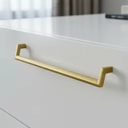 Uchyt AMORA / Zlatna mat